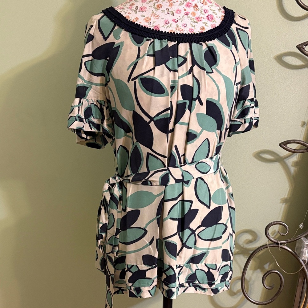 BCBGMaxAzria Green and Black Leaf Print Silk Blouse